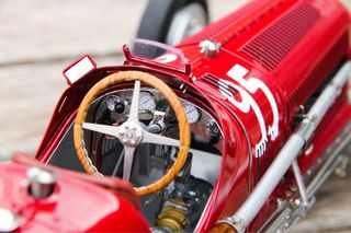 Alfa Romeo P3 CMC con caja, maqueta 1/18