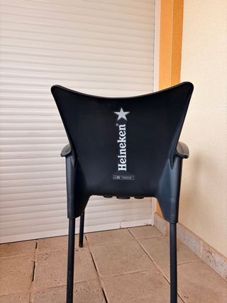 Sillas de terraza de plástico negro