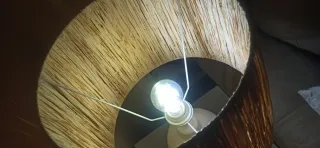 Lámpara de salón cerámica y papel. Leroy Merlin.