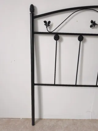 Cabecero de hierro forjado antiguo