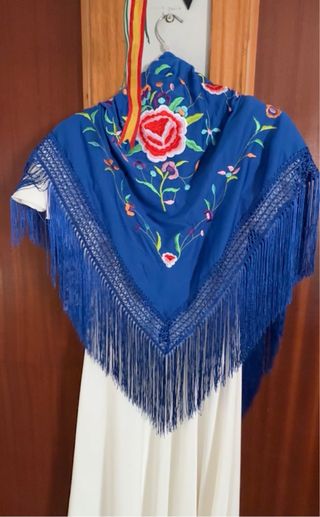 Traje de flamenca y mantón sin estrenar