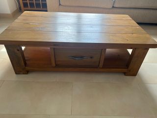 Mesa de centro rústica de madera