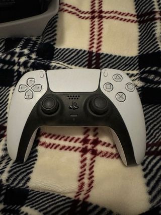 Consola PS5 + Mando + FIFA + 2K25