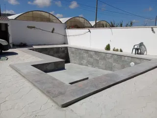 Trabajos de albañilería, solería, alicatado.....