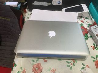 Apple MacBook Plata