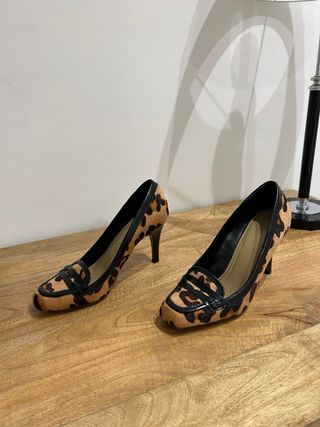 Zapatos de tacón en piel de leopardo