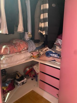 Mueble de habitación rosa