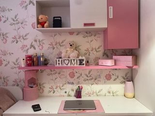 Mueble de habitación rosa