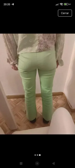 Pantalón tobillero verde claro
