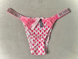 Conjunto Victoria's Secret rosa corazones