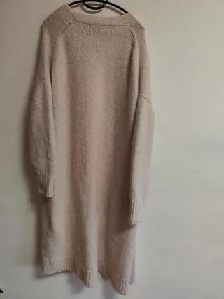 Chaqueta larga de chica talla M de Zara.