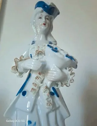 Dama Vintage Porcellana Bianca e Blu (28 cm)