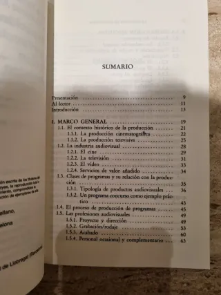 La dirección de producción para cine y televisión.