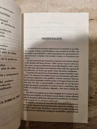 La dirección de producción para cine y televisión.