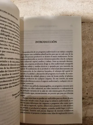La dirección de producción para cine y televisión.