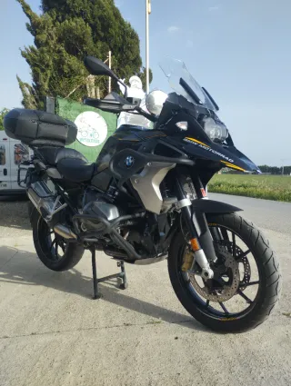 BMW GS 1250 Adventure Negra y Dorada