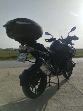 BMW GS 1250 Adventure Negra y Dorada
