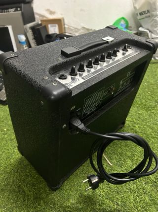 Amplficador Hughes & Kettner Edition Blue 15R