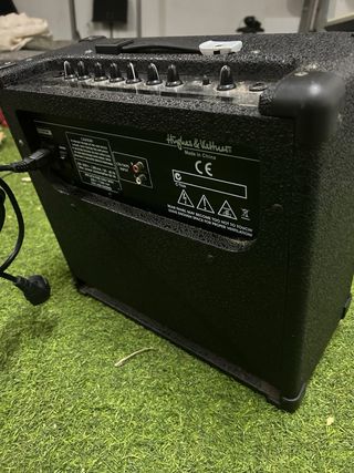 Amplficador Hughes & Kettner Edition Blue 15R