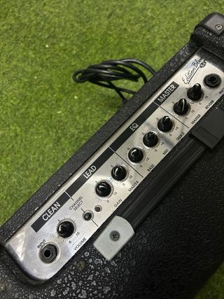 Amplficador Hughes & Kettner Edition Blue 15R
