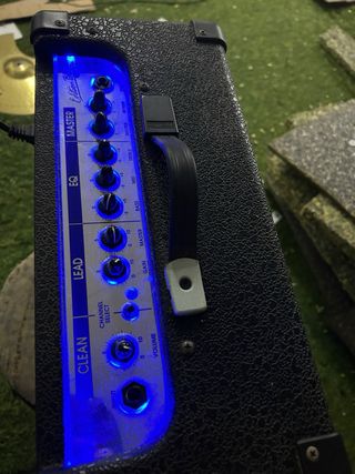 Amplficador Hughes & Kettner Edition Blue 15R