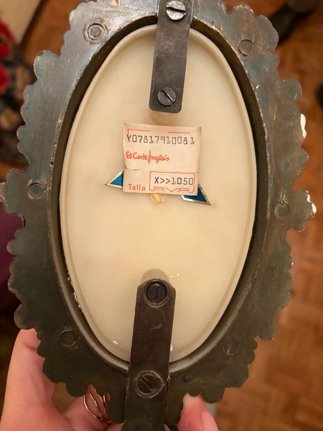 Percheros decorativos vintage con mini cuadros