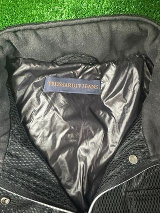 Giacca nera con cappuccio