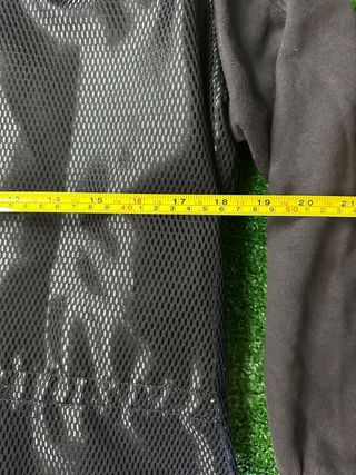 Giacca nera con cappuccio