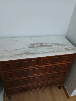 Cómoda de madera y mármol