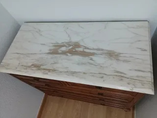 Cómoda de madera y mármol