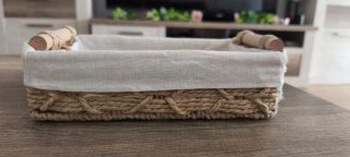 Cestas de mimbre y tela decorativas