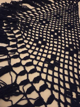 Chal de lana azul con flecos