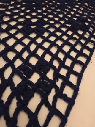 Chal de lana azul con flecos