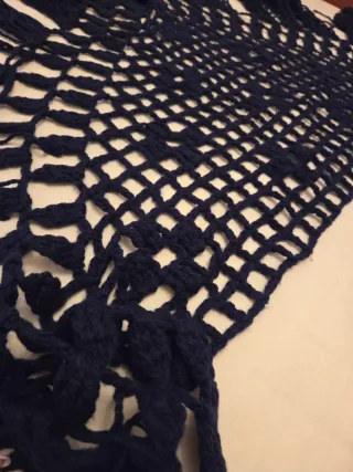 Chal de lana azul con flecos