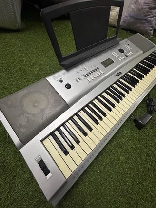 Yamaha DGX-220 Teclado Digital
