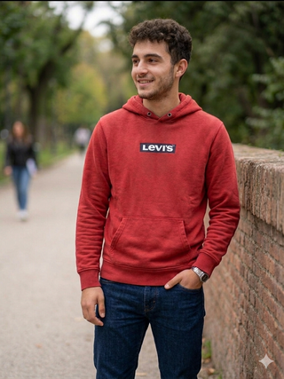 Sudadera Levi's con capucha roja