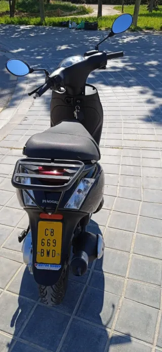 Piaggio Zip 2T Scooter Negro