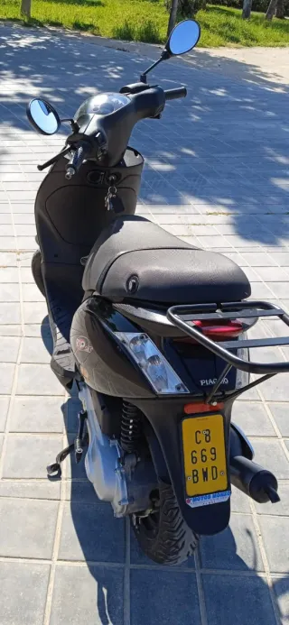 Piaggio Zip 2T Scooter Negro