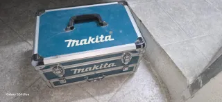 Taladro Makita y accesorios  con 3 baterías
