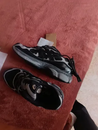 Zapatillas ASICS Negras y Grises