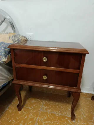 Conjunto 3 Mesitas Noche, Cómoda y Espejo Madera