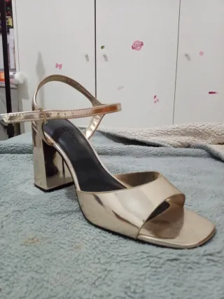 Tacchi dorati con piattaforma