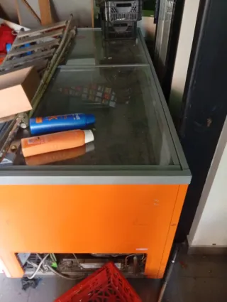 Congelador horizontal naranja