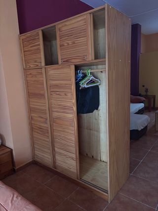 Armario de madera