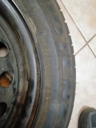 Rueda de repuesto con llanta