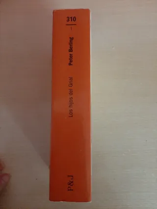 LOS HIJOS DEL GRIAL by PETER BERLING