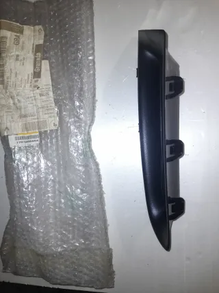 Rejilla embellecedor Renault 7701208684