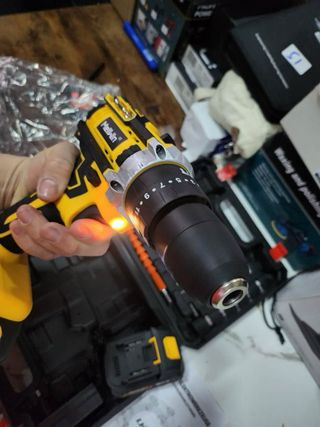 Taladro Atornillador Mellwin 21V con Accesorios