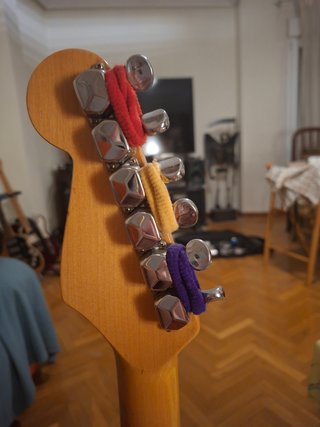 Fender Stratocaster MIM con Bare Knuckle Sinner