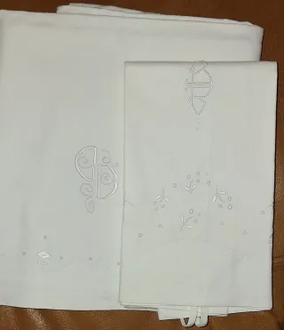 Sábana de algodón bordada iniciales BB